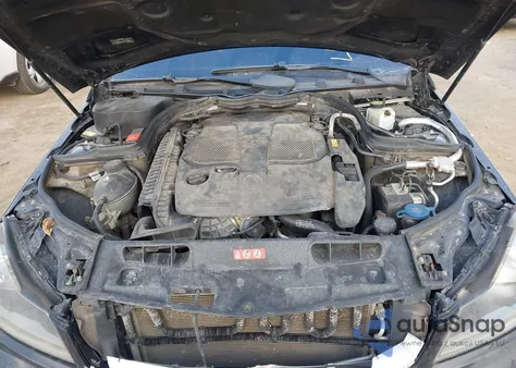 2013 Mercedes-Benz C 300 Sport 4Matic z USA, uszkodzony, nr VIN WDDGF8AB0DR252642